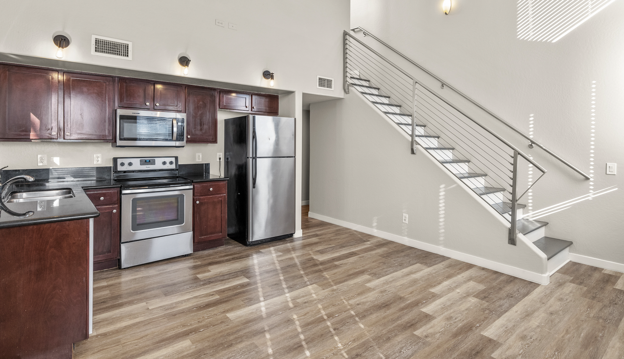 1205 W Roosevelt St #1217 - Photo 5 of 26