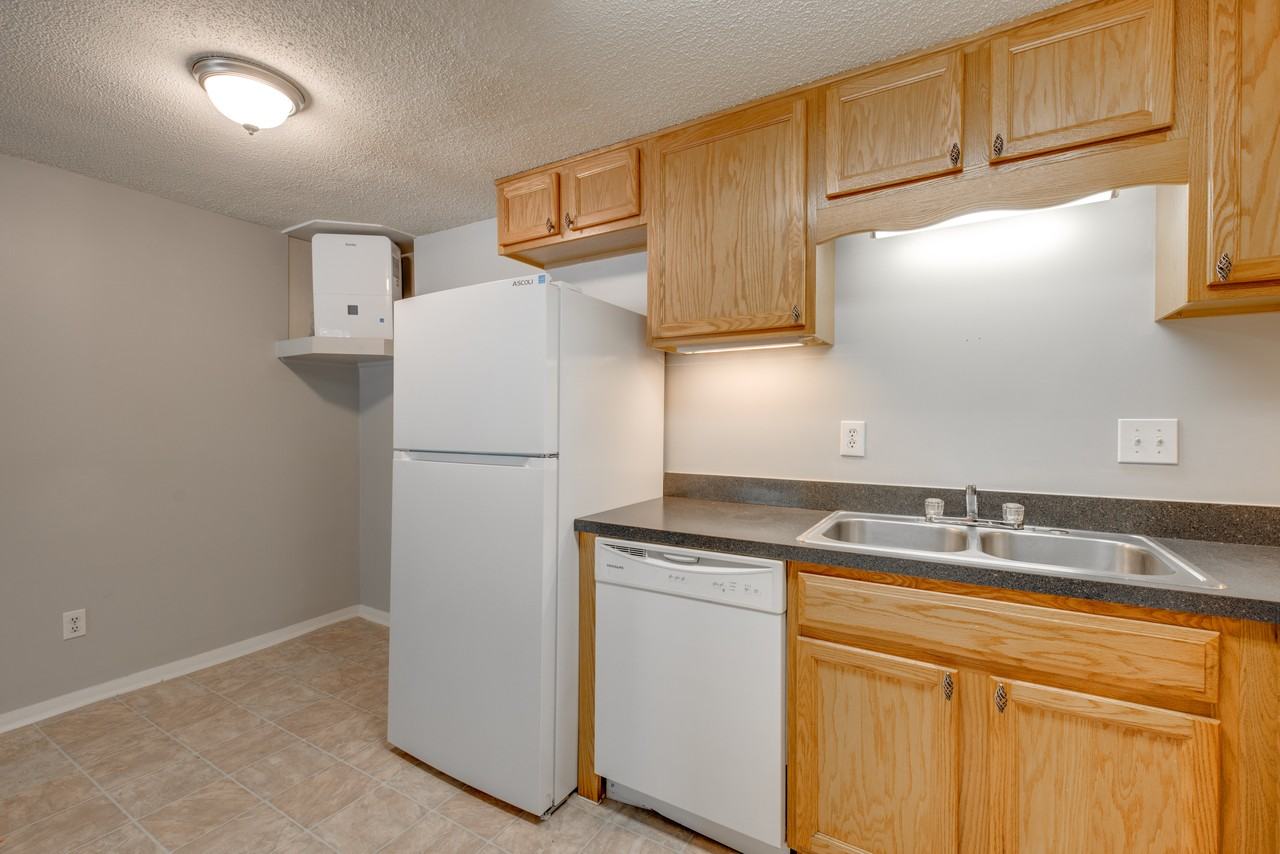 112 Sweetland Dr #3 - Photo 6 of 18