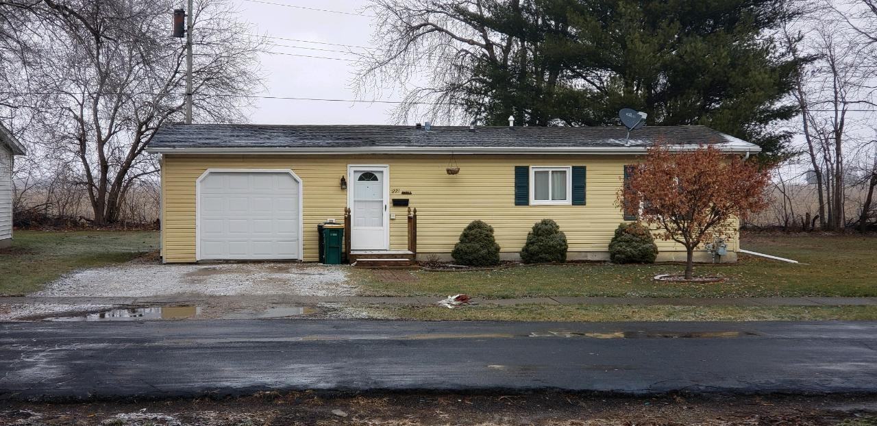 1221 Garden Ln - Photo 4 of 10