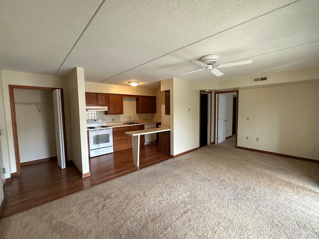 220 Independence Ln #C5 - Photo 3 of 7