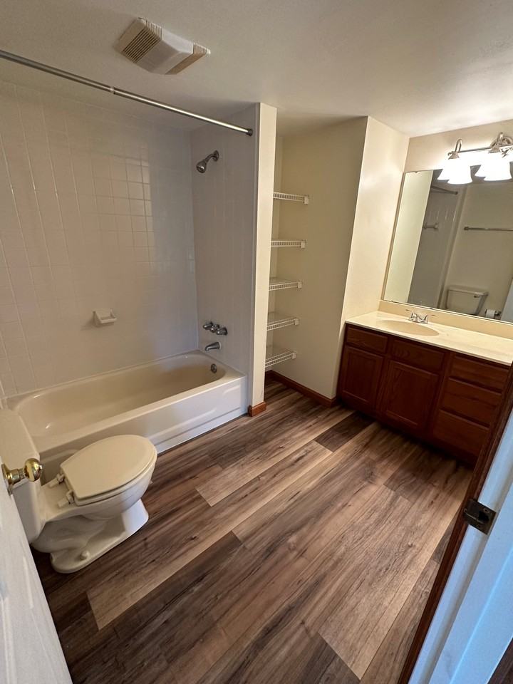 220 Independence Ln #C5 - Photo 5 of 7