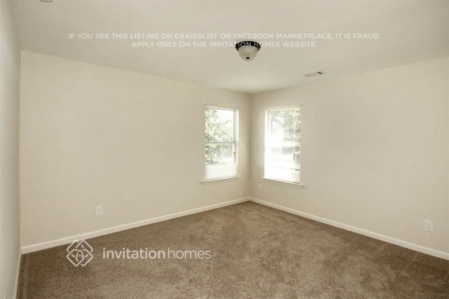 469 Village Broad St - Photo 5 of 11
