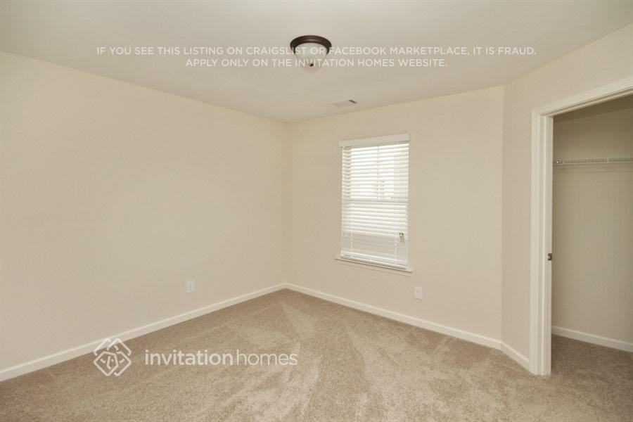 469 Village Broad St - Photo 6 of 11