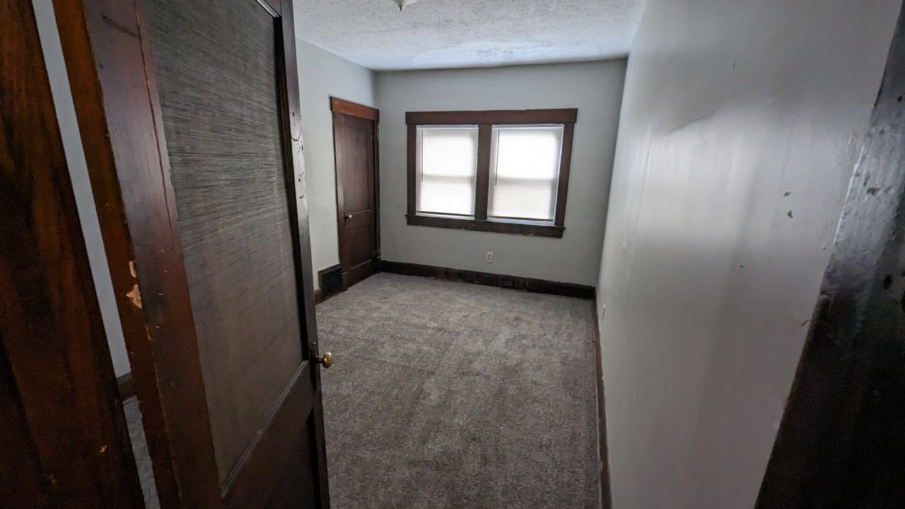759 Erie St S - Photo 4 of 7