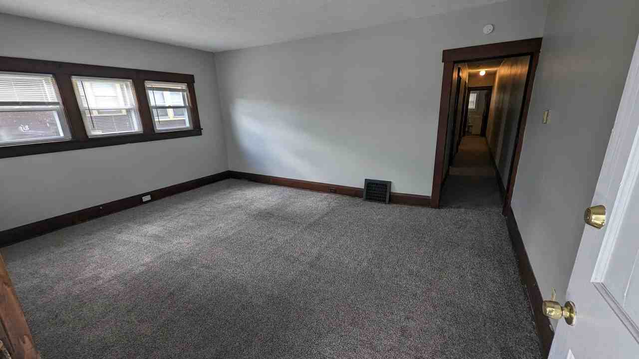 759 Erie St S - Photo 6 of 7