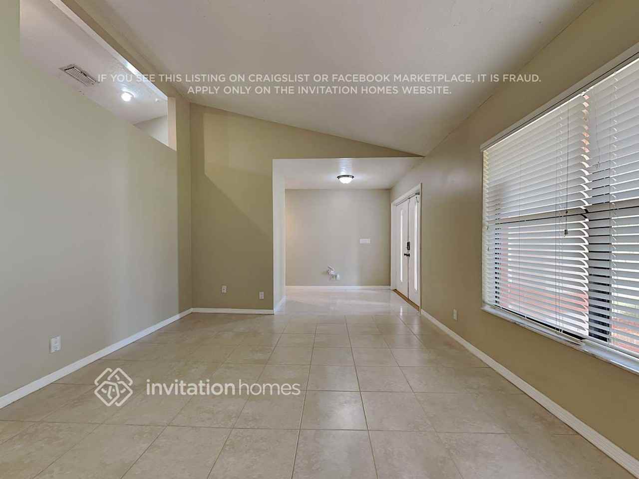 13325 Kingsbury Dr - Photo 3 of 22