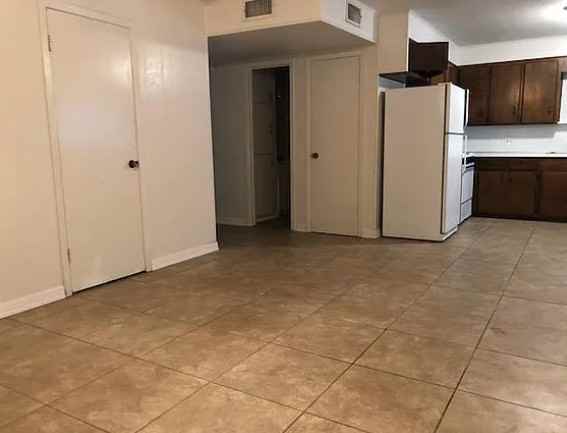1516 Kent Ave - Photo 3 of 11