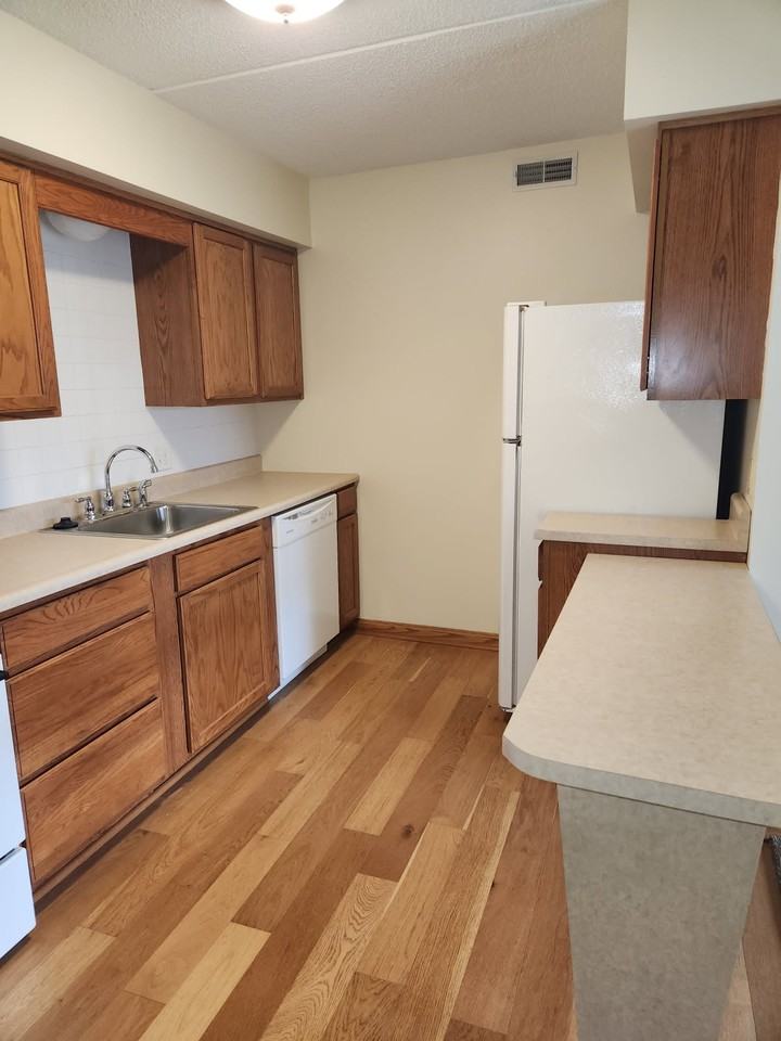215 Independence Ln #D9 - Photo 2 of 8