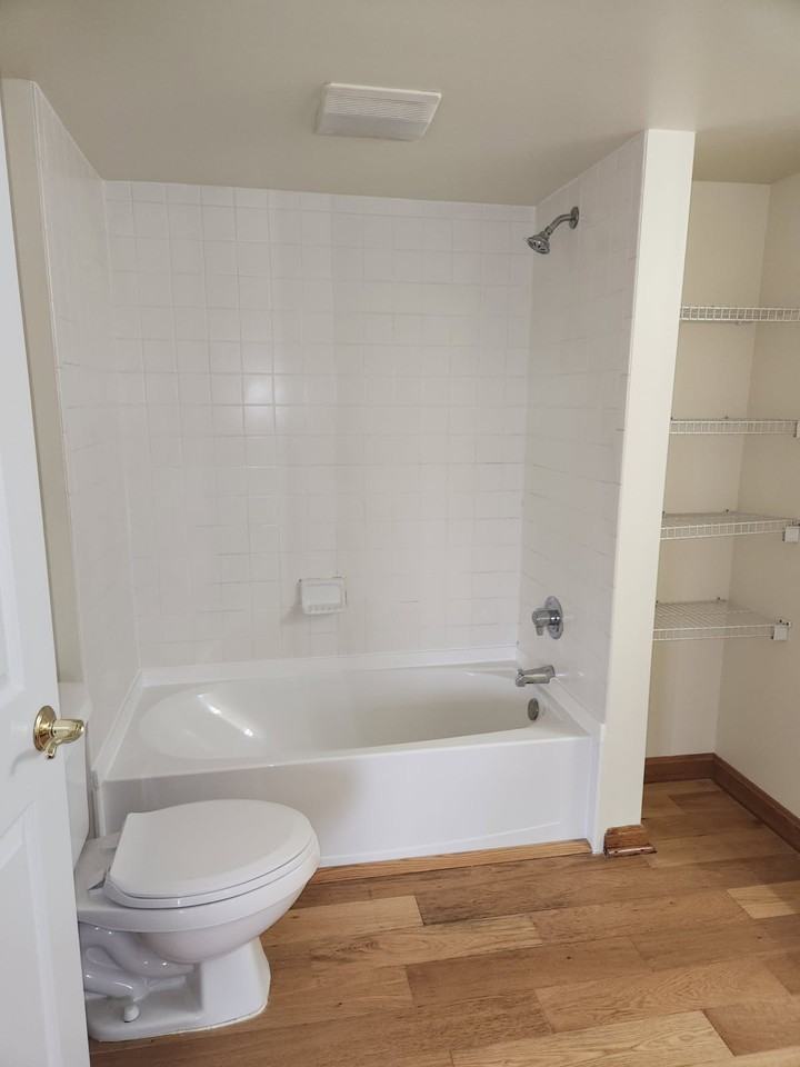 215 Independence Ln #D9 - Photo 3 of 8