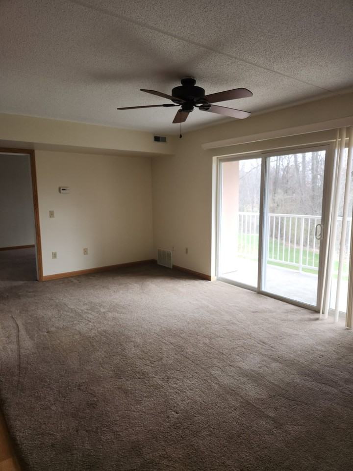 215 Independence Ln #D9 - Photo 4 of 8