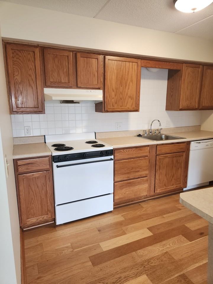 215 Independence Ln #D9 - Photo 7 of 8
