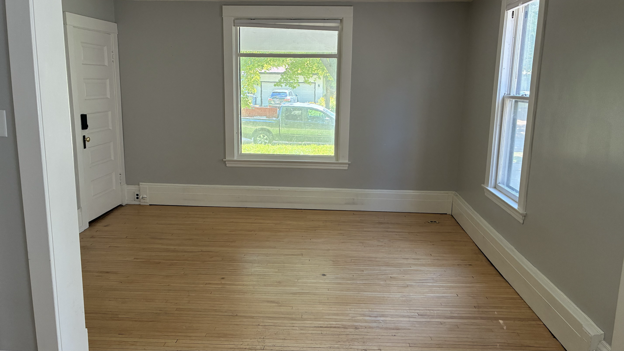 1826 Pierce St Ne #1 - Photo 3 of 12