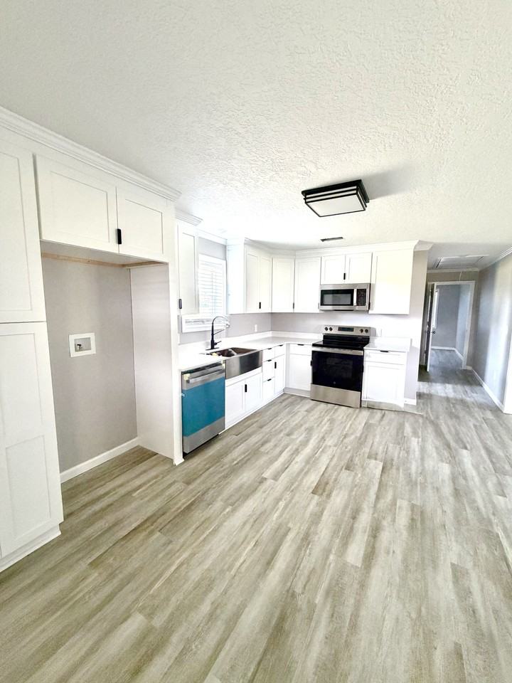 1274 Austin Rd - Photo 2 of 7