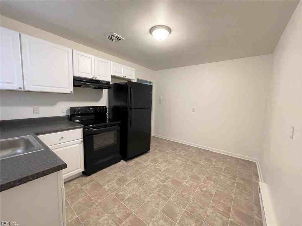 2108 Pond Ln - Photo 6 of 11