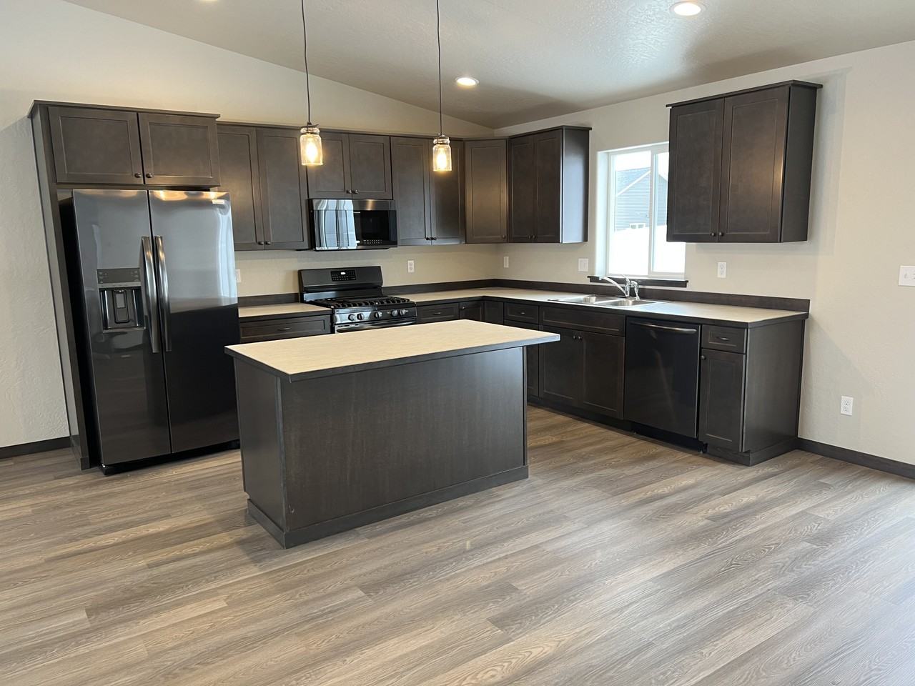 12685 N Cavanaugh Dr - Photo 2 of 17