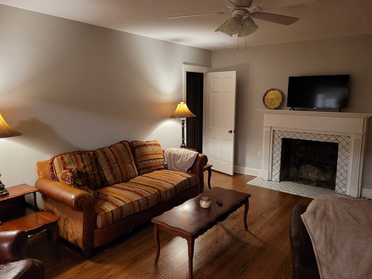 509 Hickory St Se - Photo 3 of 11