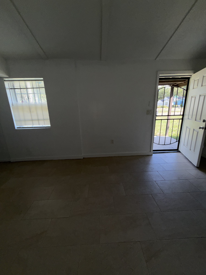 2155 Belvedere St - Photo 5 of 6