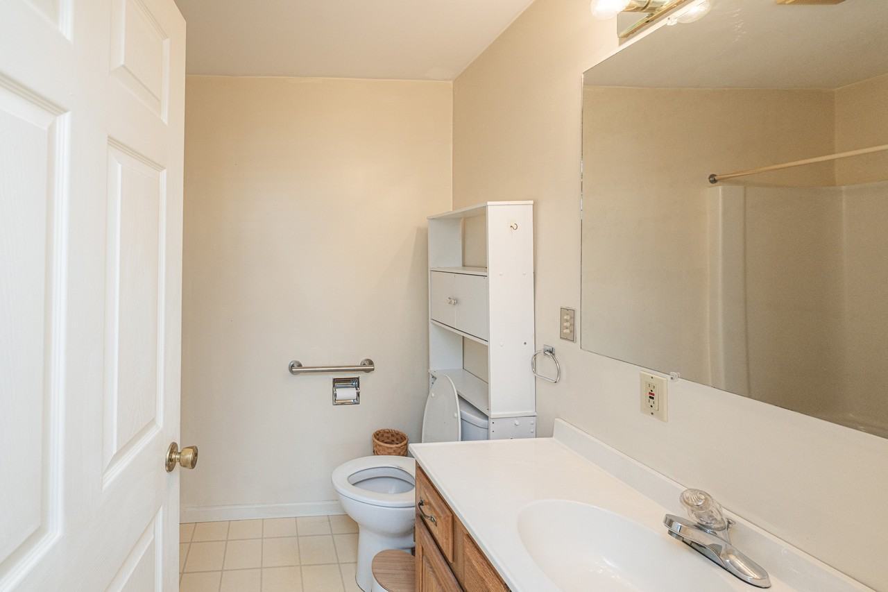 60 Riggs Dr, #E - Photo 6 of 18