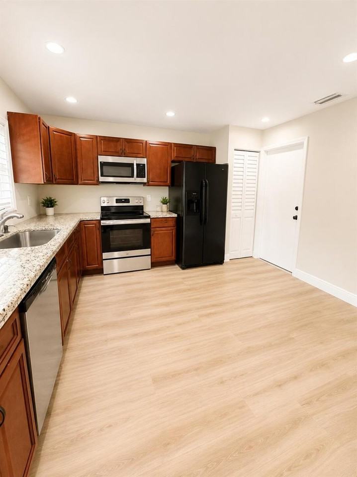 6020 Nw 25th Ct - Photo 5 of 19