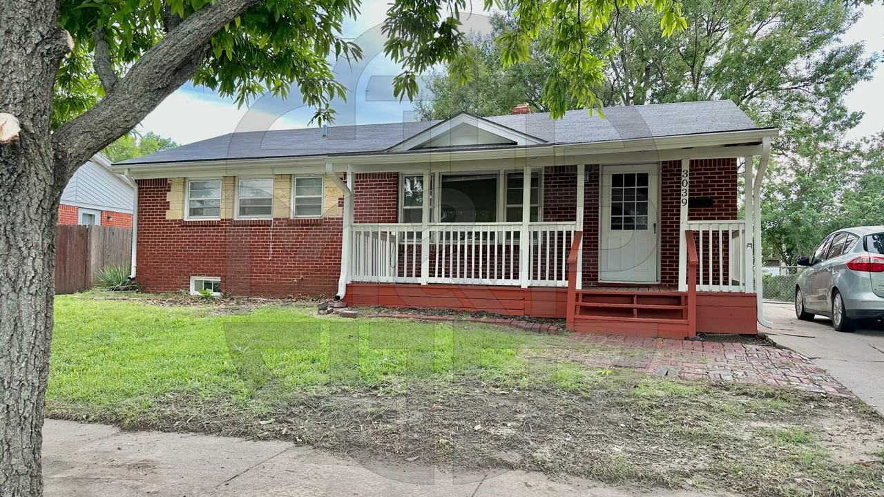 3039 S Glenn Ave - Photo 2 of 17