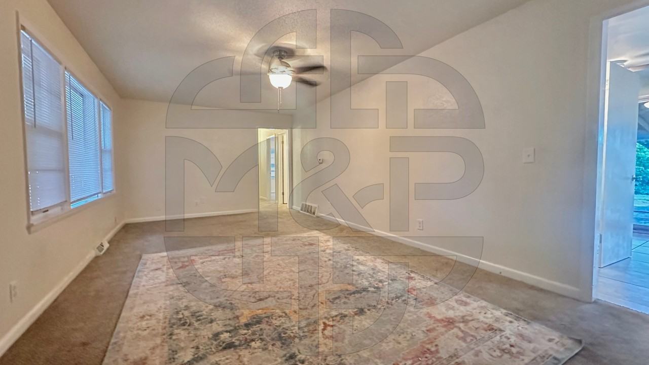 3039 S Glenn Ave - Photo 3 of 17