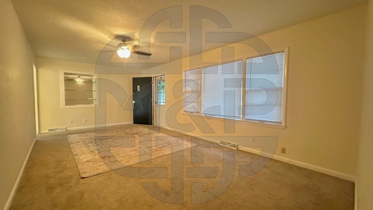 3039 S Glenn Ave - Photo 4 of 17