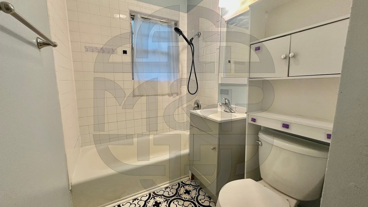 3039 S Glenn Ave - Photo 7 of 17