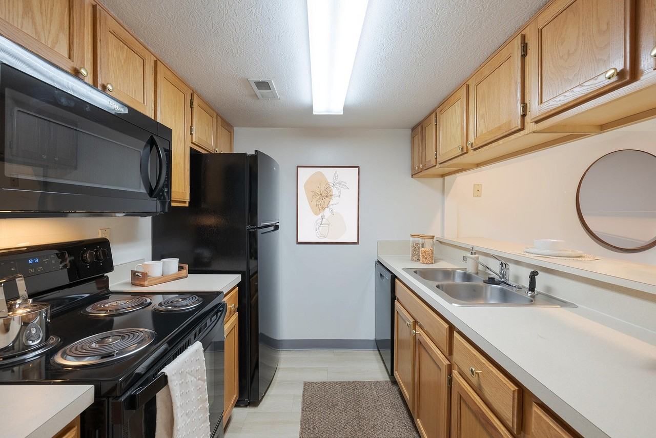 Bennington Pond Apartments - Photo 2 of 35