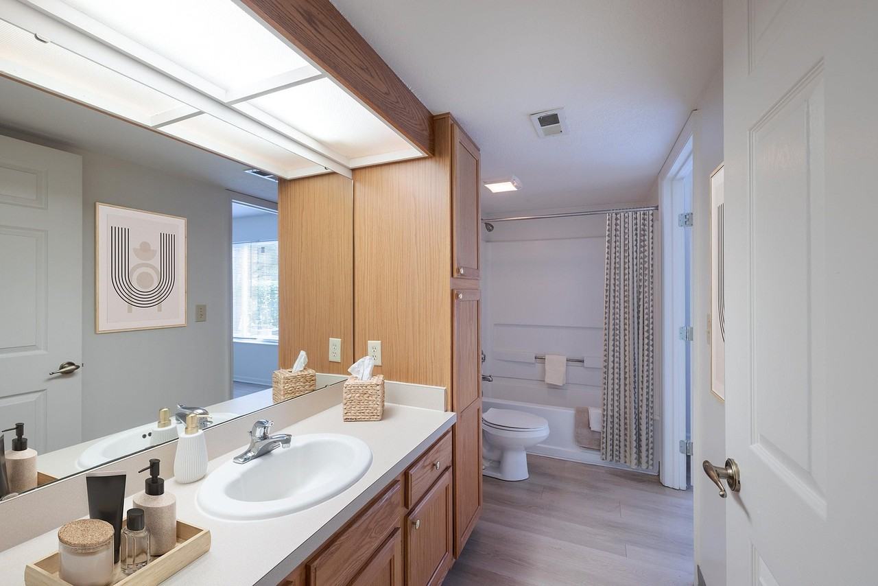 Bennington Pond Apartments - Photo 7 of 35
