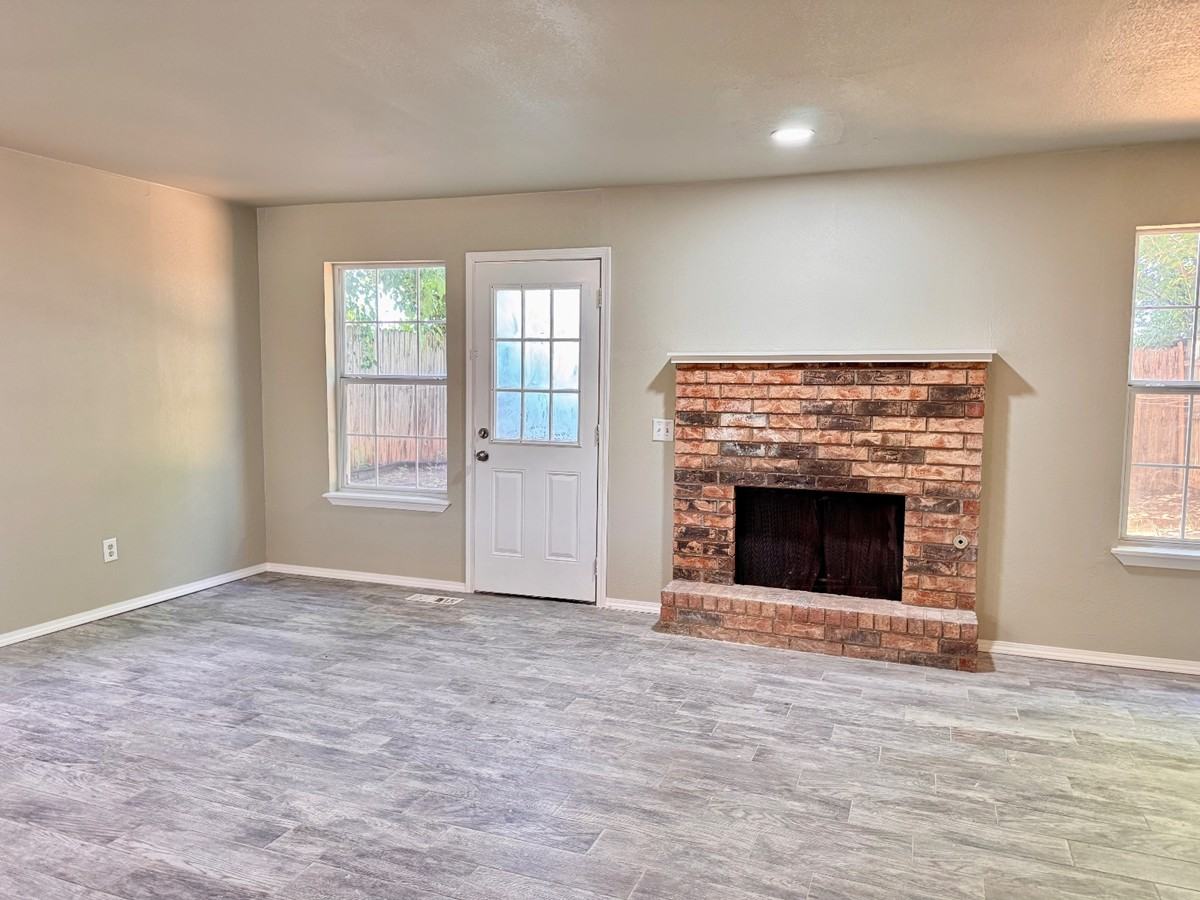 417 Ne 115th St #1 - Photo 3 of 17