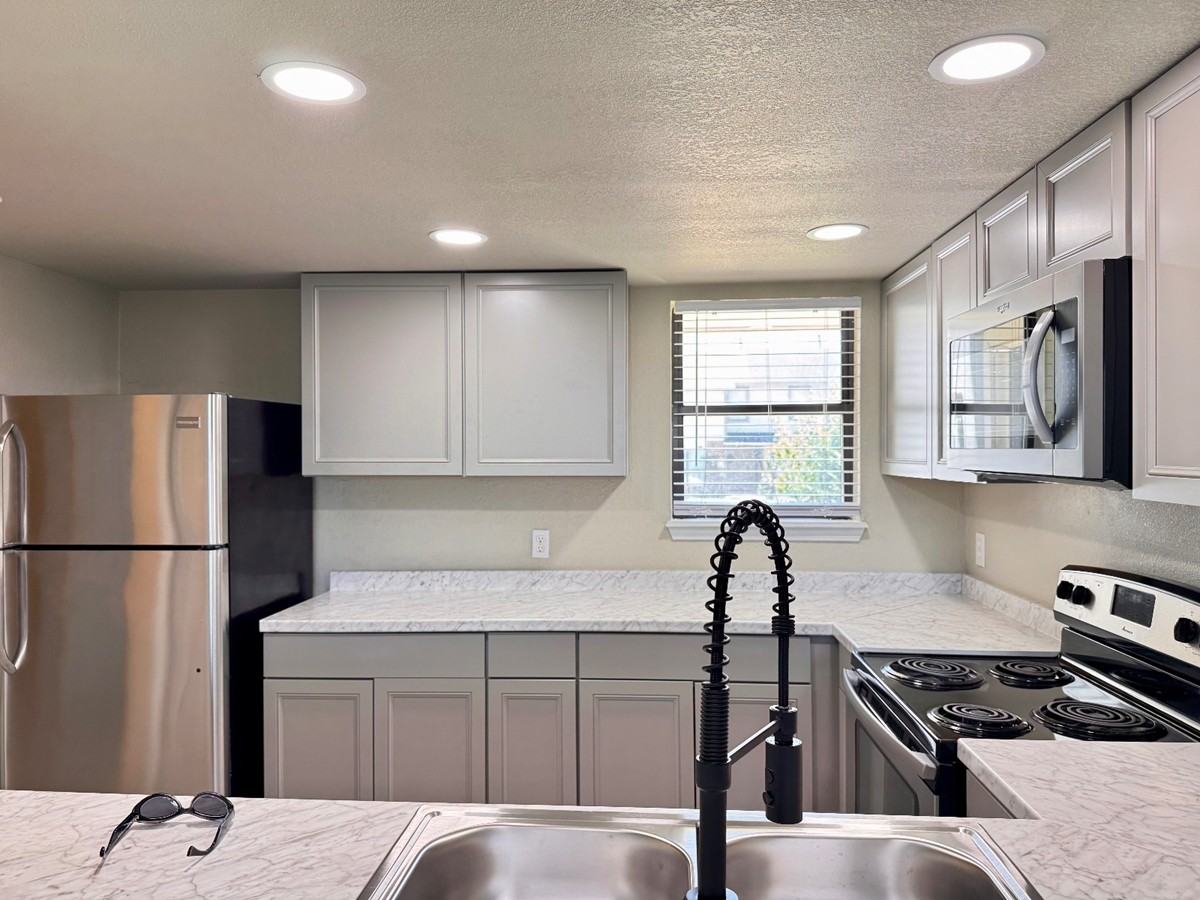 417 Ne 115th St #1 - Photo 4 of 17