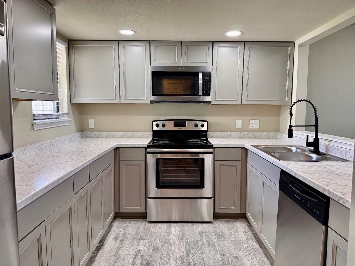 417 Ne 115th St #1 - Photo 5 of 17