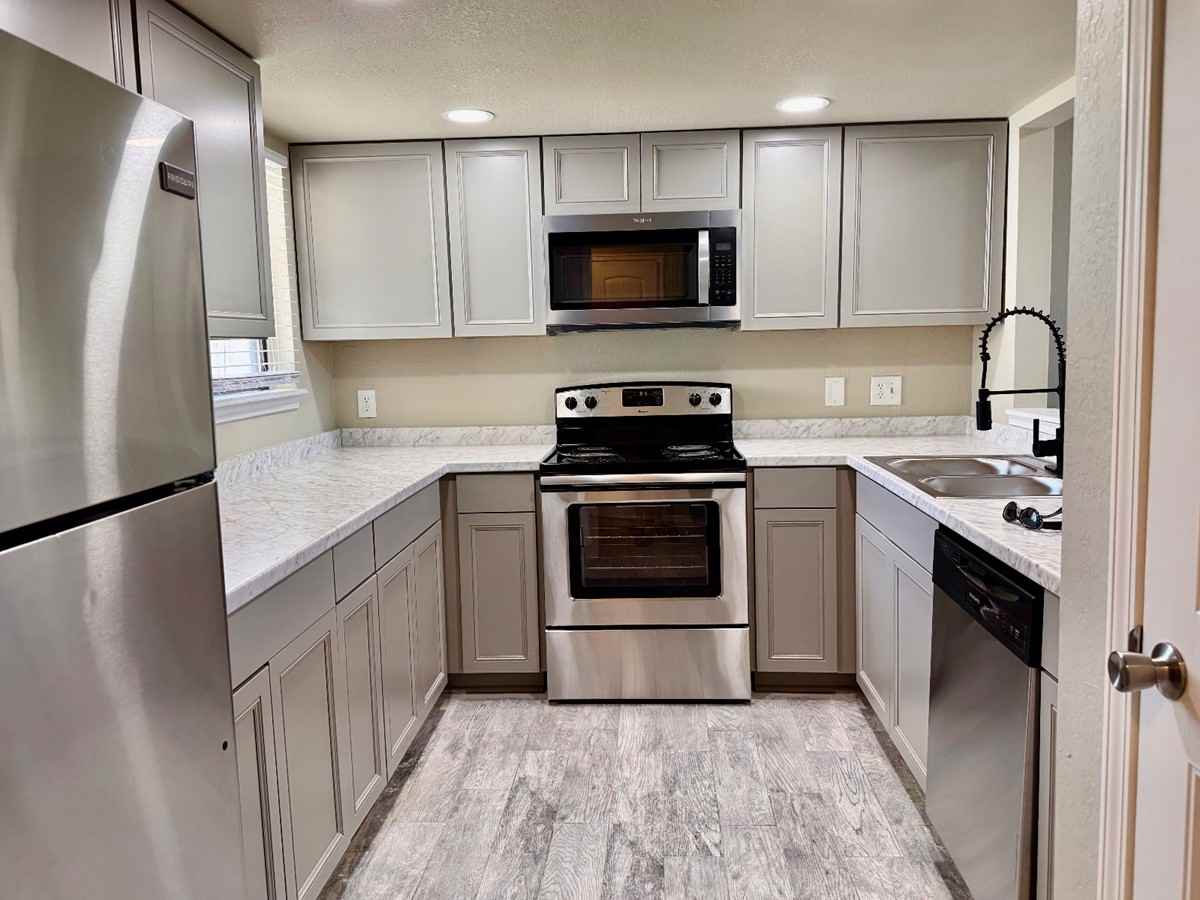 417 Ne 115th St #1 - Photo 6 of 17