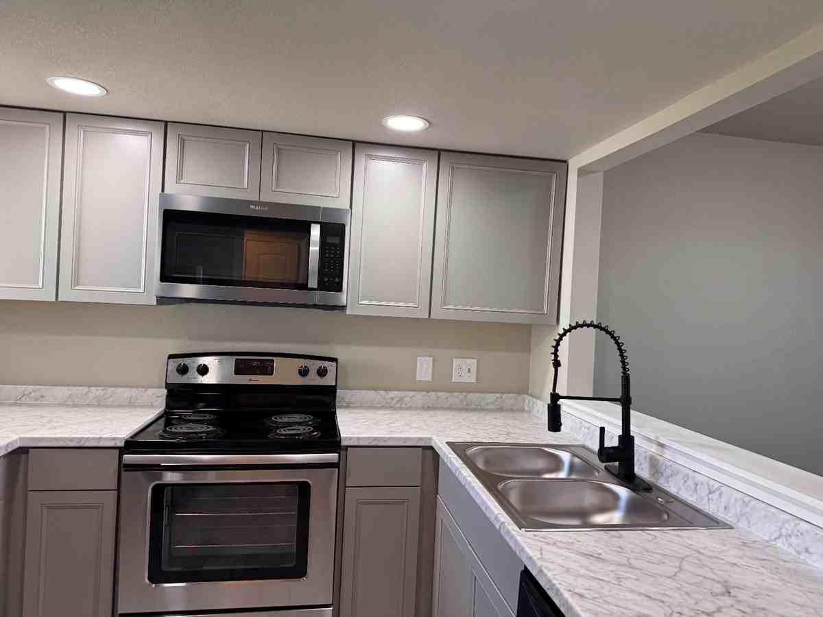 417 Ne 115th St #1 - Photo 7 of 17