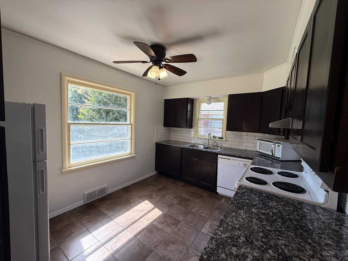3032 Nw 67th St #1 - Photo 6 of 26