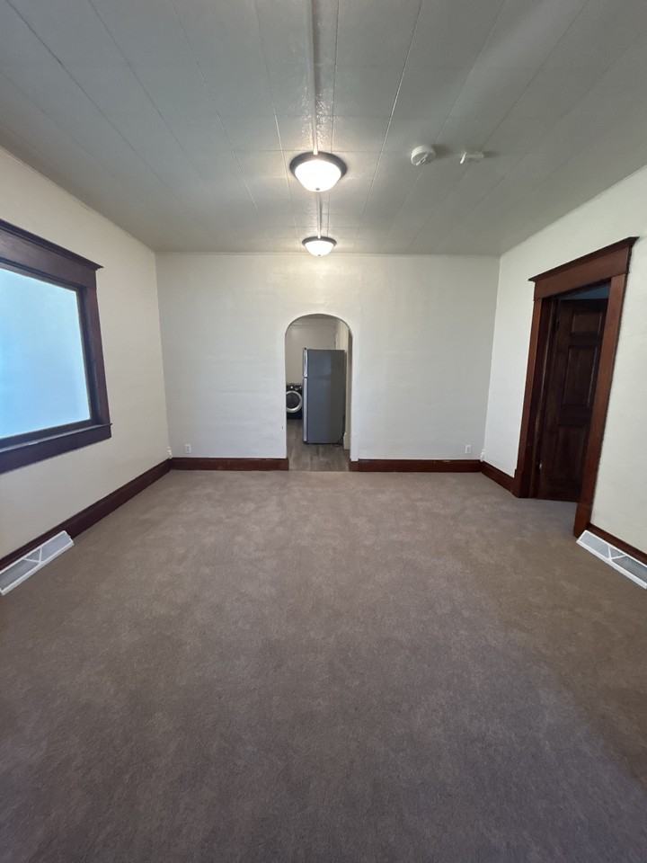 220 Nw 4th St #1 - Photo 2 of 11