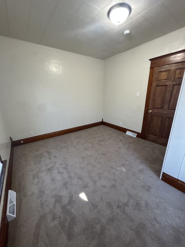 220 Nw 4th St #1 - Photo 4 of 11