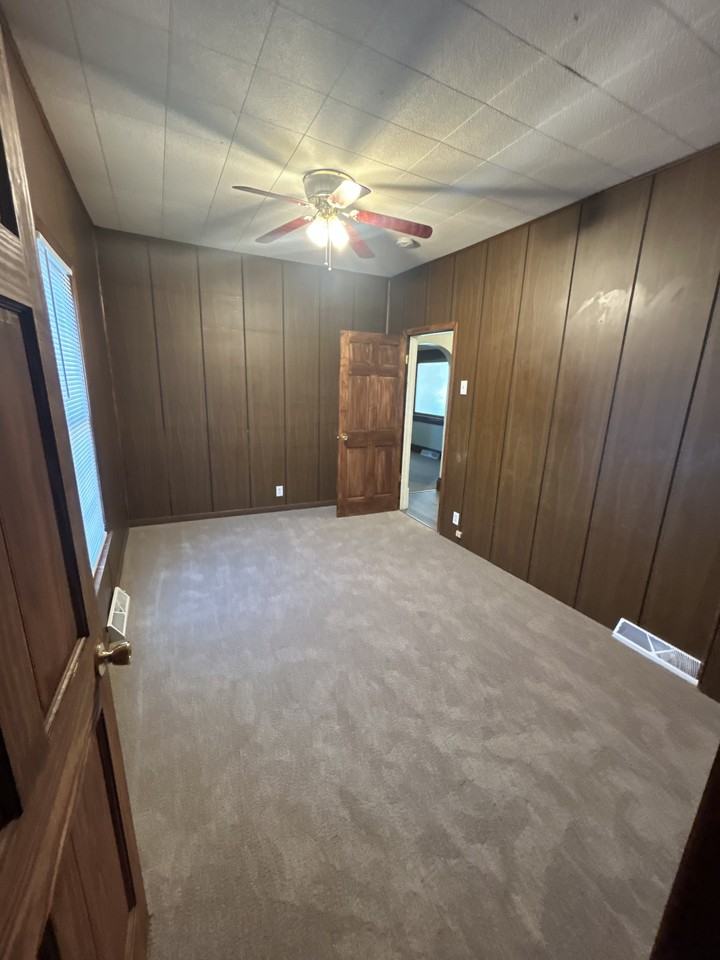 220 Nw 4th St #1 - Photo 5 of 11