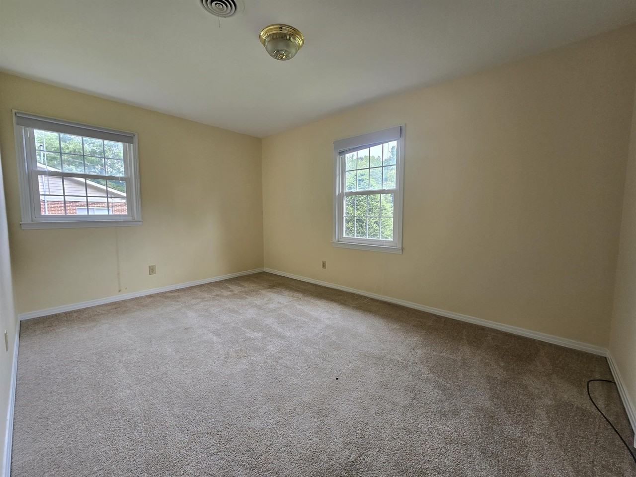 208 Caldwell Dr #1 - Photo 4 of 14