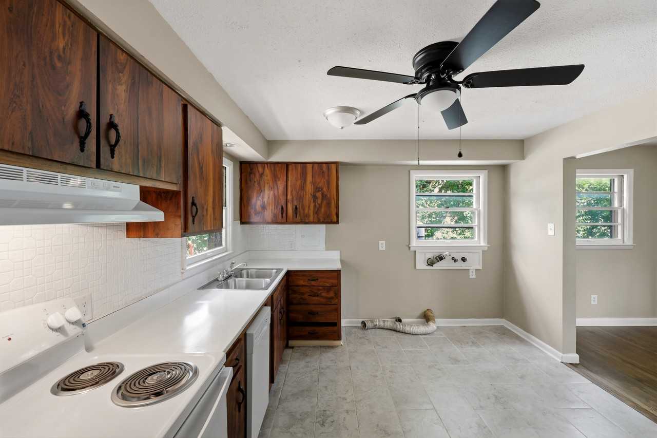 141 Zandale Dr #1 - Photo 4 of 30