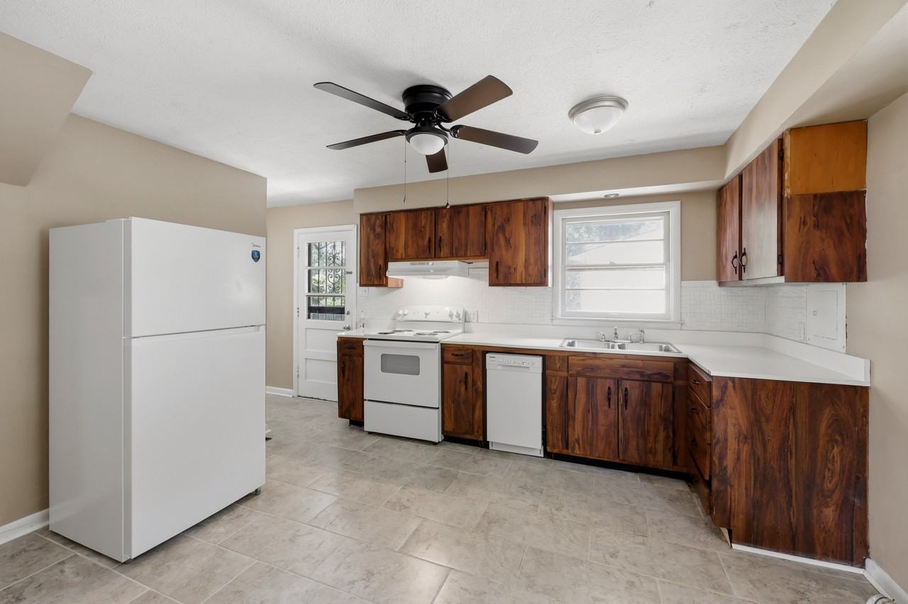 141 Zandale Dr #1 - Photo 6 of 30