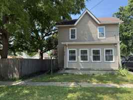 featured image of 213 N May St #1