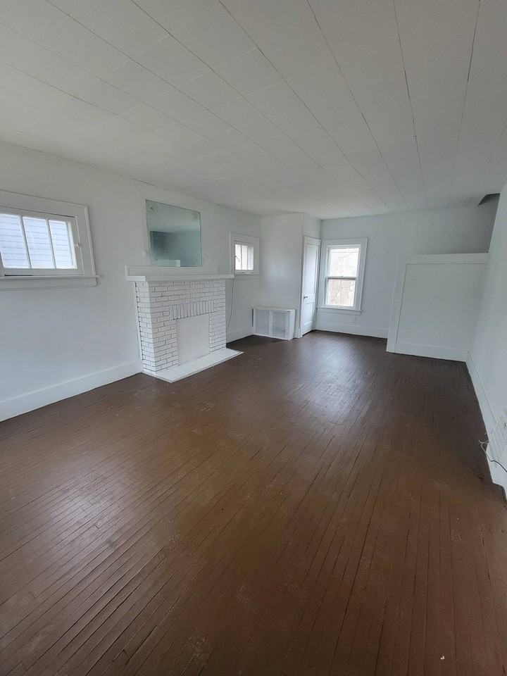 332 Noble Ave #1 - Photo 3 of 11
