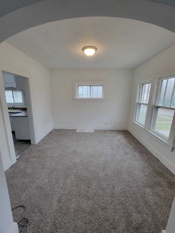 332 Noble Ave #1 - Photo 4 of 11