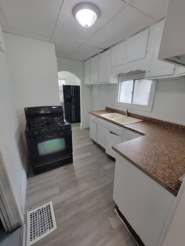332 Noble Ave #1 - Photo 5 of 11