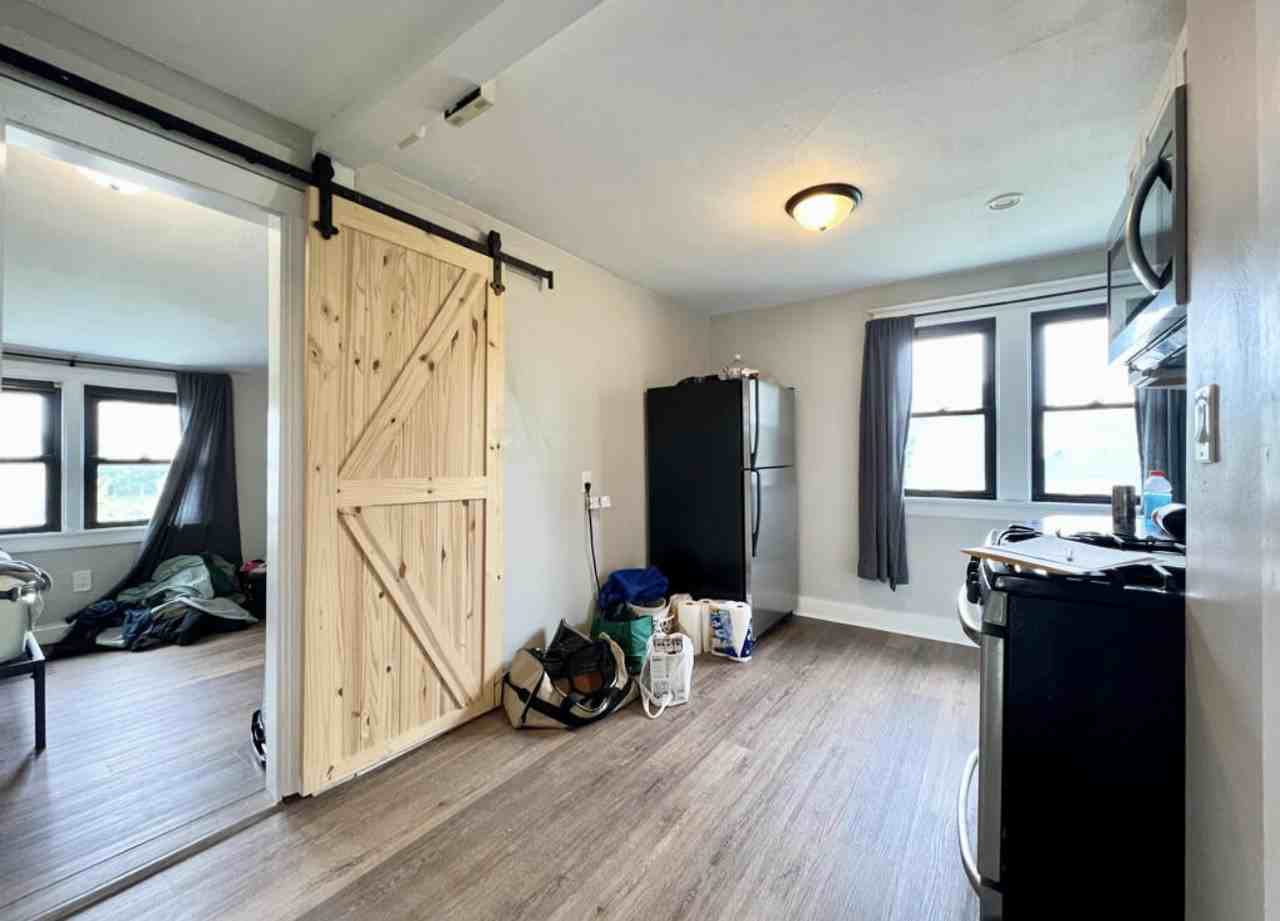 437 S 73rd St Uppr - Photo 4 of 12