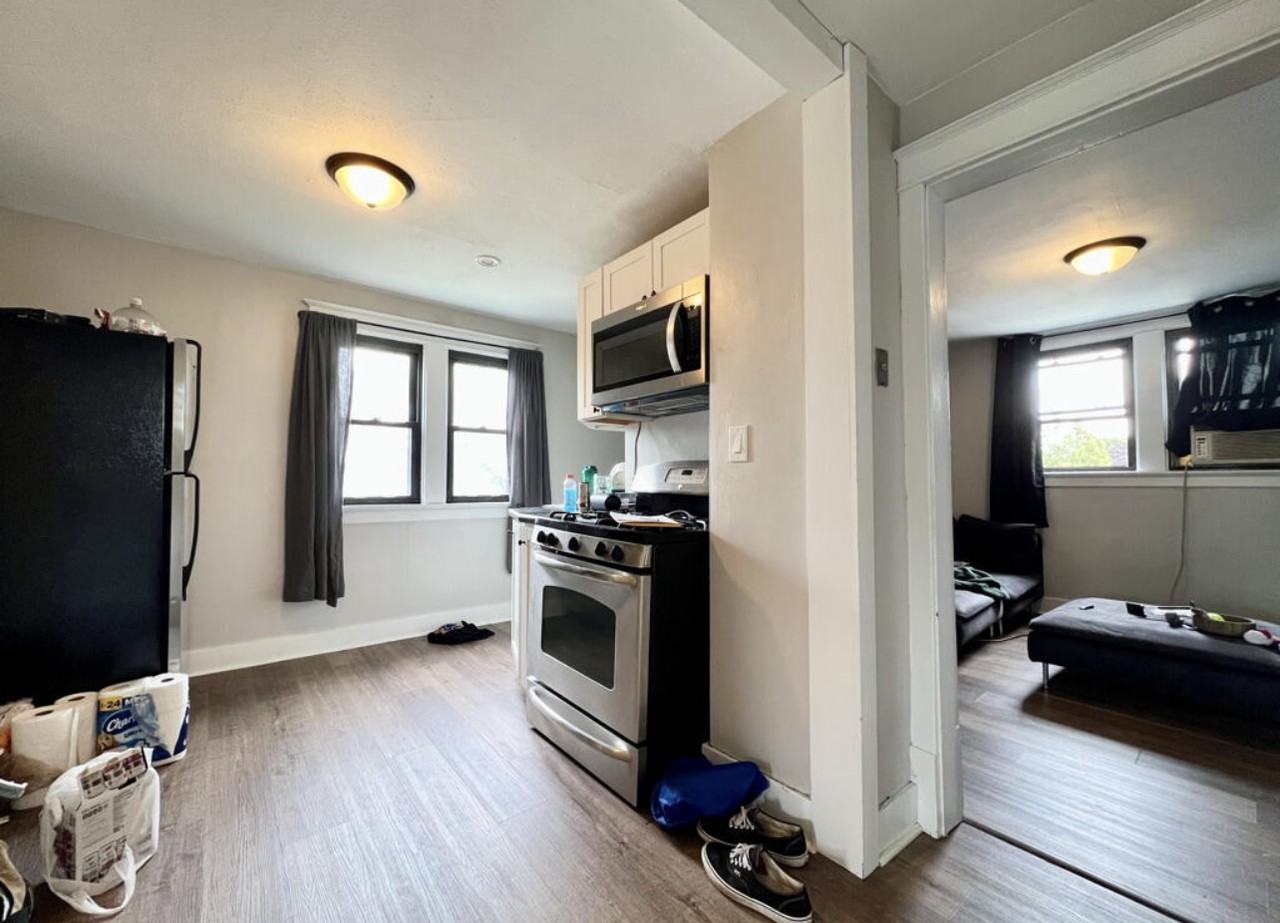 437 S 73rd St Uppr - Photo 5 of 12