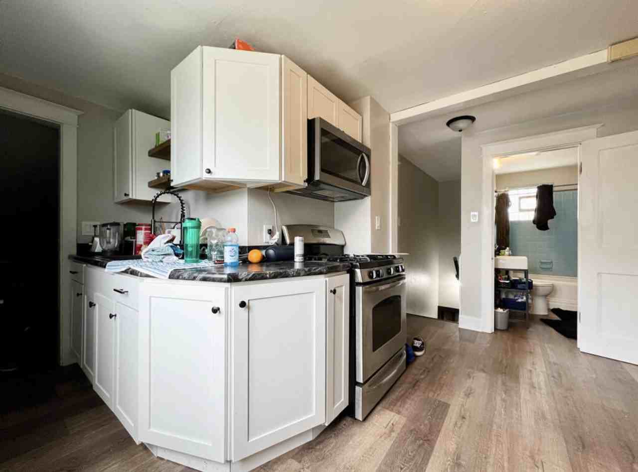 437 S 73rd St Uppr - Photo 6 of 12