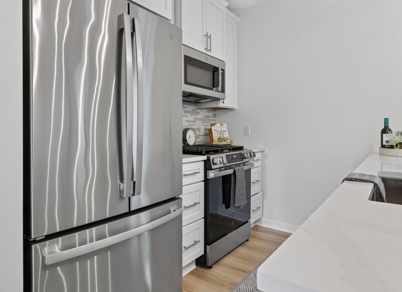 2995 2991 South Clement Avenue2ND FLOOR #2991 - Photo 4 of 36