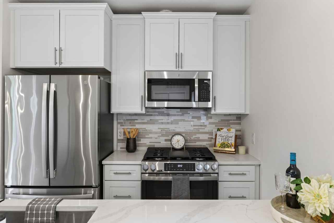 2995 2993 South Clement Avenue3RD FLOOR #2993 - Photo 3 of 35